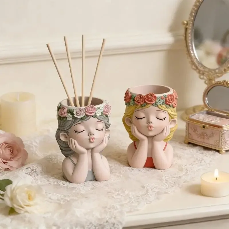 Pouting Girl With Flower Crown - Echeveria Succulent review and price